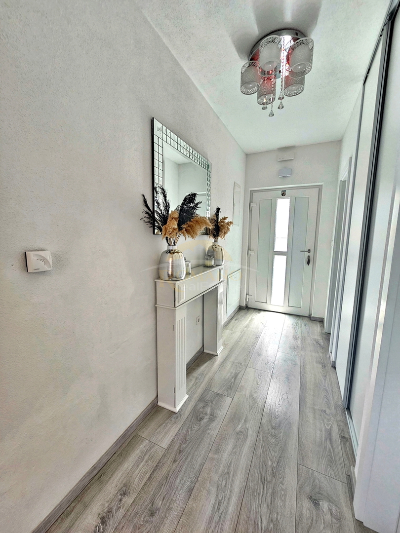 Casa di lusso a Čiovo - Mastrinka con 3 appartamenti e vista aperta sul mare